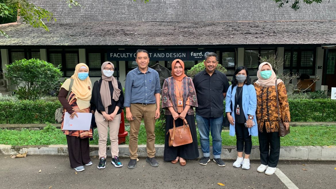 The Presidential Museum Balai Kirti Bogor and the staff of the Secretariat collection of Bogor Presidential Palace visited the Faculty of Art and Design ITB