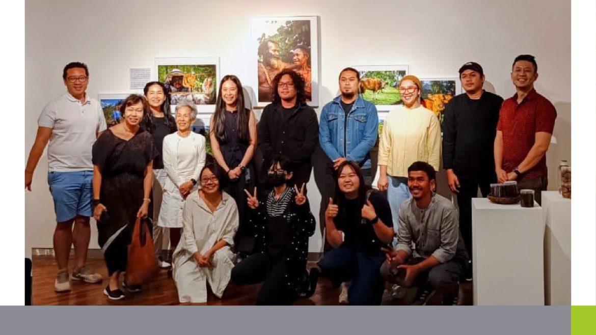 A visit from National Gallery Singapore to Soemardja Gallery 